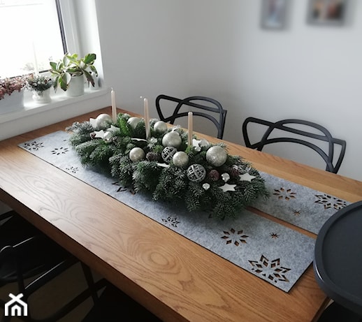 Jak zrobić stroik bożonarodzeniowy na stół? Poradnik krok po kroku