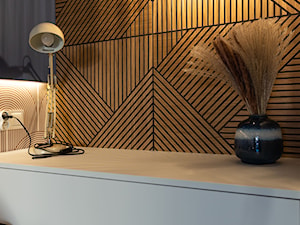 Biurko - w sypialni, panele weneve, drewniane, nowoczesne, strefa biurowa - zdjęcie od M8 Studio - Paula Tylek