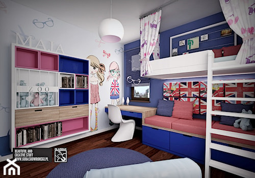 Średni biały z granatowa ścianą niebieski z drabinkami pokój dziecka dla dziecka dla nastolatka dla dziewczynki - zdjęcie od kubaskowronski.pl