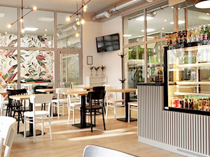 Wnętrze kawiarnio-bawialni w centrum Szczecina.