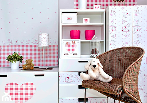 Średni czerwony szary pokój dziecka dla nastolatka dla dziewczynki, styl prowansalski - zdjęcie od Lotari.pl