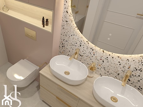 Aranżacje wnętrz - Łazienka: Mała łazienka z różowy akcentem - Układa się - projektowanie wnętrz. Przeglądaj, dodawaj i zapisuj najlepsze zdjęcia, pomysły i inspiracje designerskie. W bazie mamy już prawie milion fotografii!