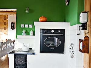 100% design - Średnia otwarta zielona z zabudowaną lodówką kuchnia dwurzędowa, styl vintage - zdjęcie od Artur Krupa - Fotografia Wnętrz - cała Polska