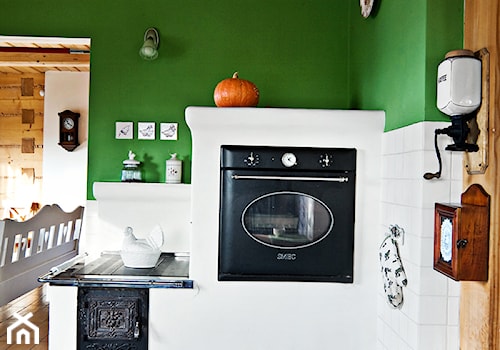 100% design - Średnia otwarta zielona z zabudowaną lodówką kuchnia dwurzędowa, styl vintage - zdjęcie od Artur Krupa - Fotografia Wnętrz - cała Polska