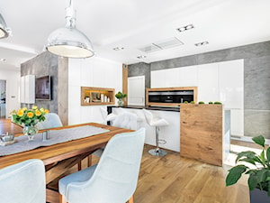 Minimalistycznie i ze smakiem - Średnia biała jadalnia w salonie w kuchni, styl nowoczesny - zdjęcie od Artur Krupa - Fotografia Wnętrz - cała Polska