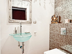 100% design - Mała bez okna z lustrem łazienka, styl glamour - zdjęcie od Artur Krupa - Fotografia Wnętrz - cała Polska