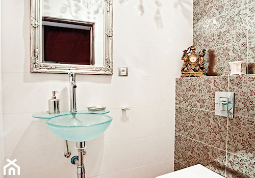 100% design - Mała bez okna z lustrem łazienka, styl glamour - zdjęcie od Artur Krupa - Fotografia Wnętrz - cała Polska