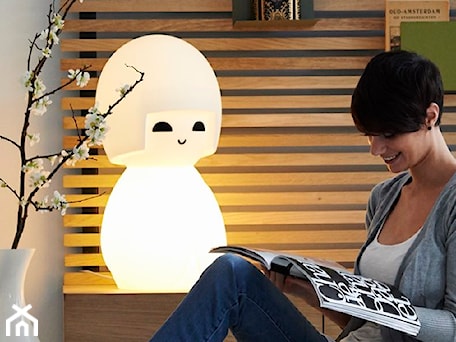 Aranżacje wnętrz - Pokój dziecka: Lampa Kokeshi - Esencja Design. Przeglądaj, dodawaj i zapisuj najlepsze zdjęcia, pomysły i inspiracje designerskie. W bazie mamy już prawie milion fotografii!