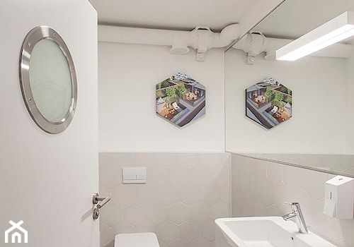 CONSTRUCTA PLUS BIURO / OFFICE - Mała z lustrem łazienka - zdjęcie od Oyster Wojciech Barański