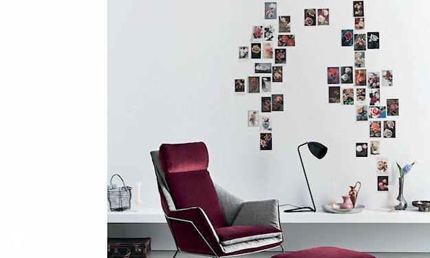 szaro - bordowy fotel Saba Italia, bordowy podnóżek, zdjęcia na białej ścianie