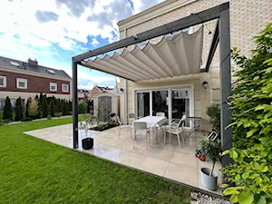 Pergola z roletą rzymską + taras z płyt gresowych - zdjęcie od DB Garden