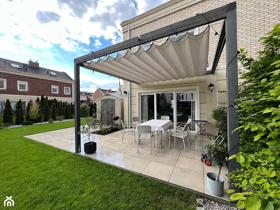 Pergola z roletą rzymską + taras z płyt gresowych - zdjęcie od DB Garden