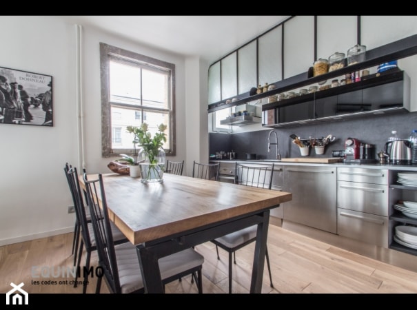 50m2 w stylu lat 50 - Średnia biała jadalnia w kuchni, styl industrialny - zdjęcie od eve07