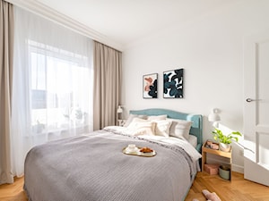 80 m2 w Warszawie - Średnia biała sypialnia, styl nowoczesny - zdjęcie od wz studio