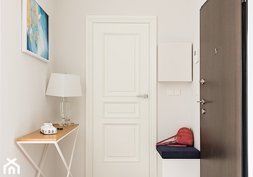 Nowoczesne mieszkanie - Mały biały hol / przedpokój, styl nowoczesny - zdjęcie od wz studio