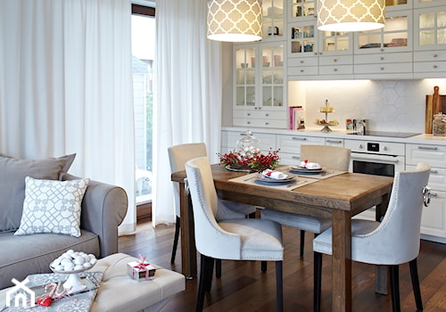 50 m2 Nowego Jorku - Mała biała jadalnia w salonie w kuchni, styl tradycyjny - zdjęcie od wz studio