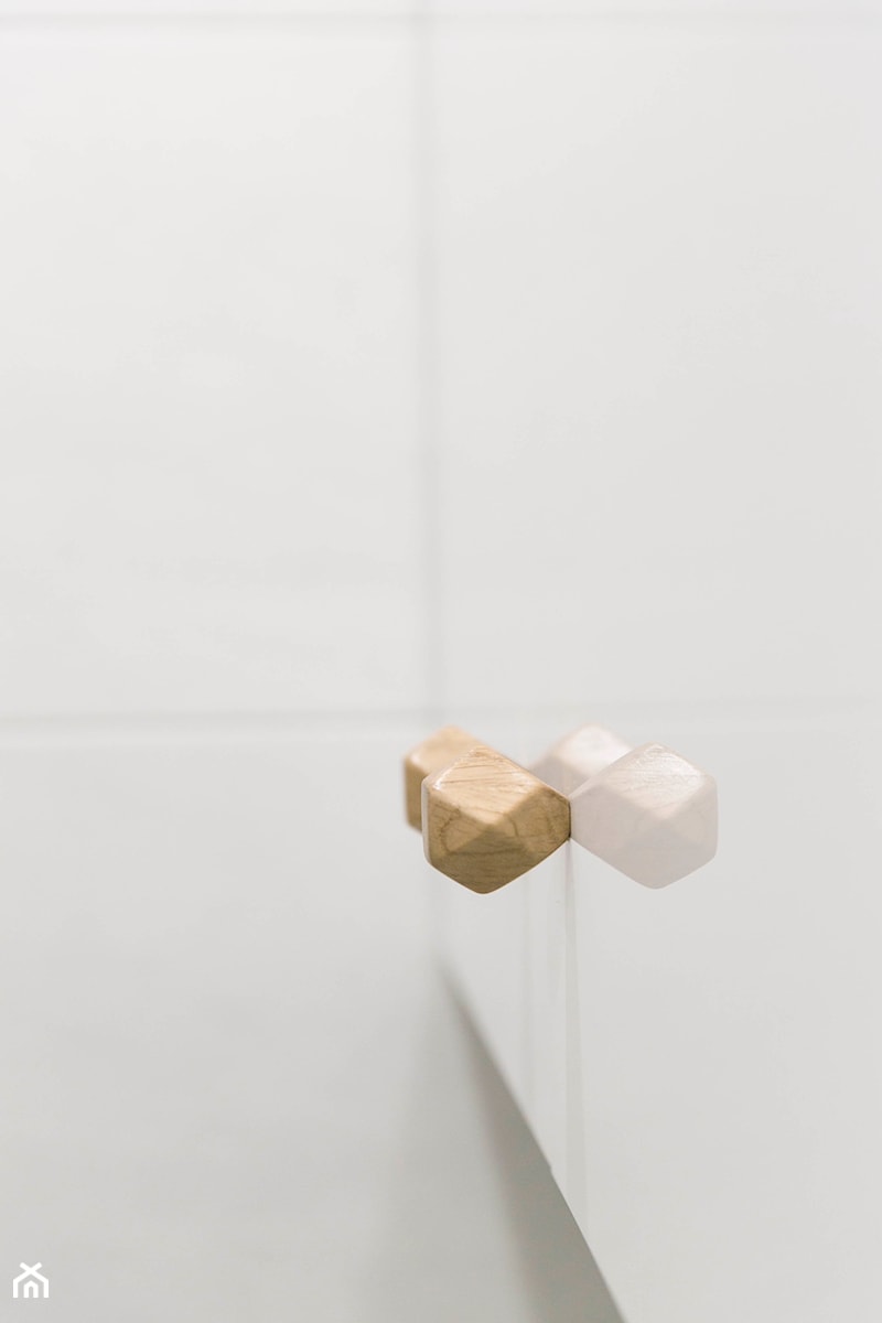 Mała łazienka o dużych możliwościach - Mała bez okna łazienka, styl skandynawski - zdjęcie od IDEALS . Marta Jaślan Interiors