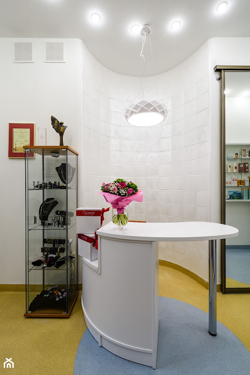 Salon kosmetyczny Tina - Wnętrza publiczne, styl glamour - zdjęcie od IDEALS . Marta Jaślan Interiors