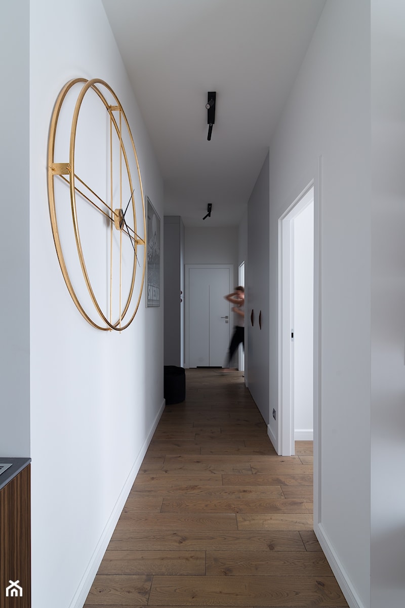 Męskie sprawy - Apartament w Warszawie - Hol / przedpokój, styl nowoczesny - zdjęcie od IDEALS . Marta Jaślan Interiors