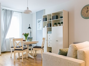 Rearanżacja i home staging mieszkania na wynajem - Mały biały salon, styl skandynawski - zdjęcie od IDEALS . Marta Jaślan Interiors