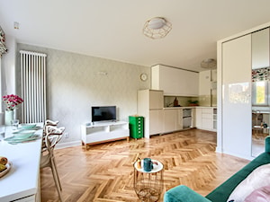 Zielony Żoliborz - Mały biały salon z kuchnią z jadalnią, styl nowoczesny - zdjęcie od IDEALS . Marta Jaślan Interiors