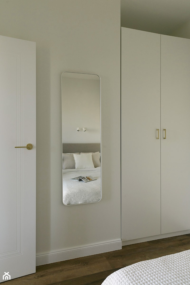 Apartament w beżach - Sypialnia, styl minimalistyczny - zdjęcie od IDEALS . Marta Jaślan Interiors