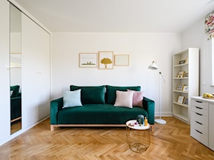 Zielony Żoliborz - Mały biały salon, styl nowoczesny - zdjęcie od IDEALS . Marta Jaślan Interiors