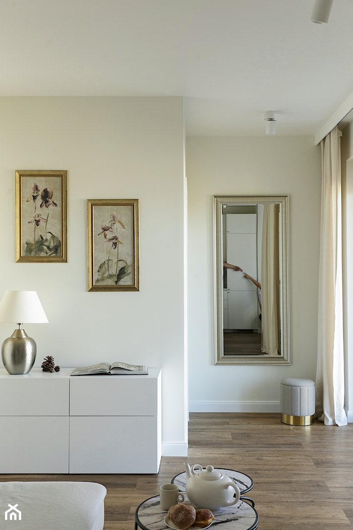 Apartament w beżach - Salon, styl tradycyjny - zdjęcie od IDEALS . Marta Jaślan Interiors - Homebook