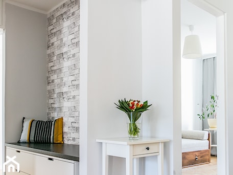 Aranżacje wnętrz - Hol / Przedpokój: Apartament inny niż wszystkie - rearanżacja i home staging mieszkania na wynajem - Hol / przedpokój, styl minimalistyczny - IDEALS . Marta Jaślan Interiors. Przeglądaj, dodawaj i zapisuj najlepsze zdjęcia, pomysły i inspiracje designerskie. W bazie mamy już prawie milion fotografii!