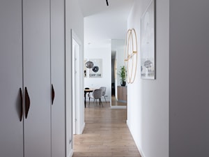 Męskie sprawy - Apartament w Warszawie - Hol / przedpokój, styl nowoczesny - zdjęcie od IDEALS . Marta Jaślan Interiors