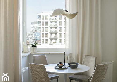Apartament w beżach - Jadalnia, styl nowoczesny - zdjęcie od IDEALS . Marta Jaślan Interiors