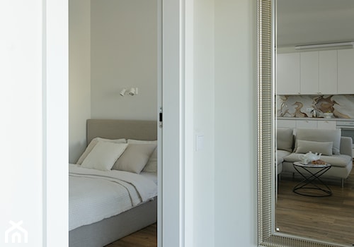 Apartament w beżach - Sypialnia, styl tradycyjny - zdjęcie od IDEALS . Marta Jaślan Interiors