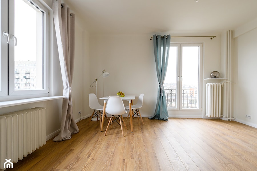 Ochota - mieszkanie na sprzedaż - Mała beżowa jadalnia jako osobne pomieszczenie - zdjęcie od IDEALS . Marta Jaślan Interiors