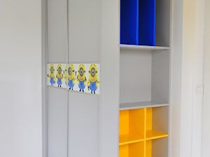 Dom w Karniowicach - Mały biały pokój dziecka dla dziecka dla nastolatka dla chłopca dla dziewczynki, styl nowoczesny - zdjęcie od Studio FORMAT HOME