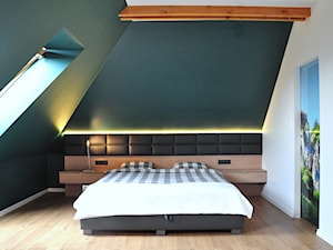 Dom w Karniowicach - Mała biała czarna sypialnia na poddaszu, styl nowoczesny - zdjęcie od Studio FORMAT HOME