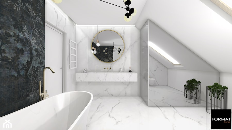 Łazienka glamour - Duża na poddaszu z lustrem z marmurową podłogą łazienka z oknem - zdjęcie od Studio FORMAT HOME