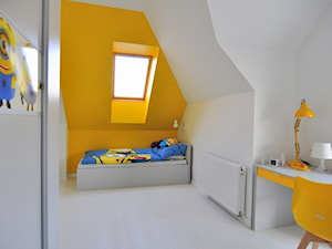 Dom w Karniowicach - Średni biały żółty pokój dziecka dla dziecka dla nastolatka dla chłopca dla dziewczynki, styl nowoczesny - zdjęcie od Studio FORMAT HOME