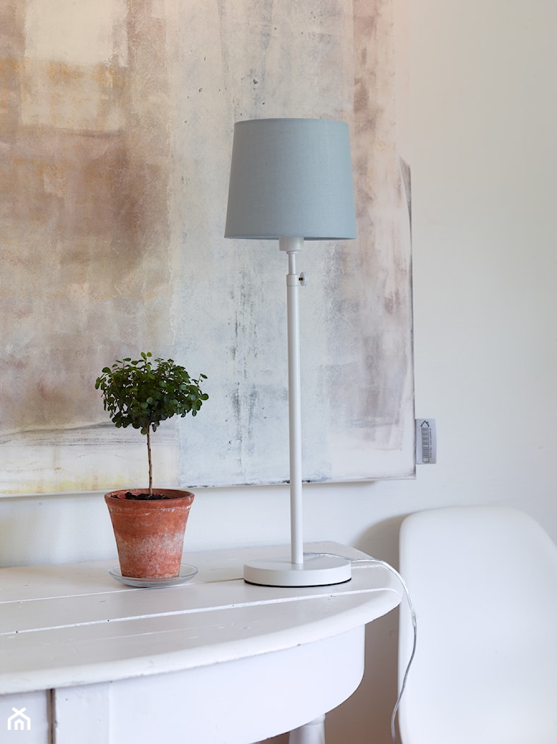 Lampy dekoracyjne w przystępnej cenie - Salon, styl minimalistyczny - zdjęcie od pagacz.eu - Homebook