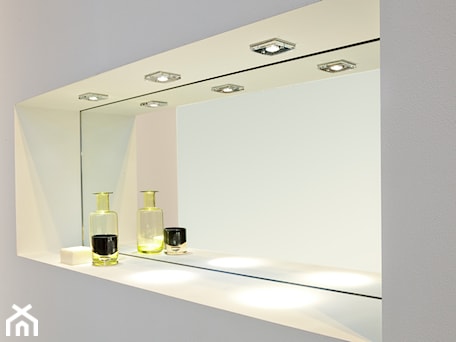 Aranżacje wnętrz - Łazienka: Po pierwsze jakość - lampy Astro w łazienkach - Łazienka, styl minimalistyczny - pagacz.eu. Przeglądaj, dodawaj i zapisuj najlepsze zdjęcia, pomysły i inspiracje designerskie. W bazie mamy już prawie milion fotografii!