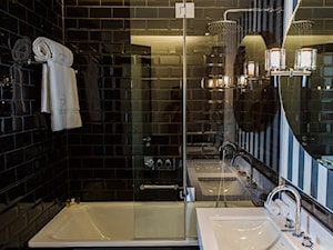 Po pierwsze jakość - lampy Astro w łazienkach - Mała bez okna łazienka, styl tradycyjny - zdjęcie od pagacz.eu