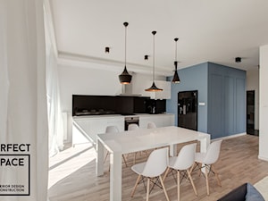 White, Black & Blue - Kuchnia, styl skandynawski - zdjęcie od Perfect Space Interior Design & Construction