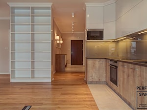 White & Wood - Salon, styl tradycyjny - zdjęcie od Perfect Space Interior Design & Construction