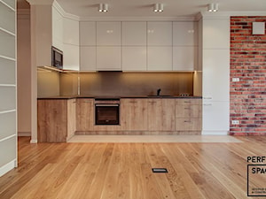 White & Wood - Kuchnia, styl tradycyjny - zdjęcie od Perfect Space Interior Design & Construction