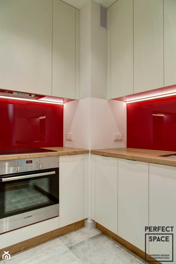 Czerwony akcent - Kuchnia, styl nowoczesny - zdjęcie od Perfect Space Interior Design & Construction