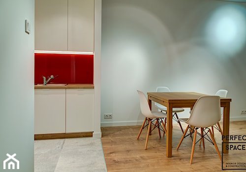 Czerwony akcent - Jadalnia, styl nowoczesny - zdjęcie od Perfect Space Interior Design & Construction