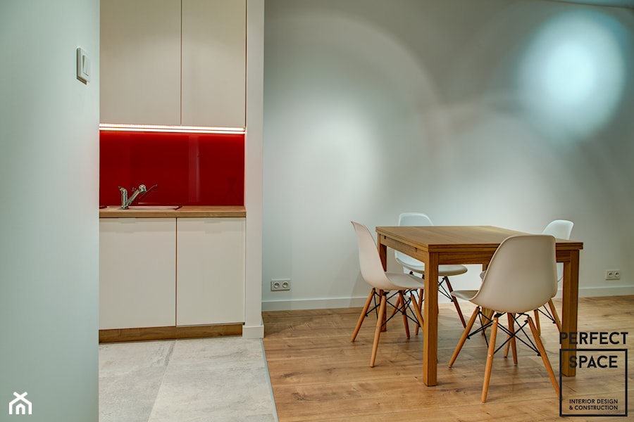 Czerwony akcent - Jadalnia, styl nowoczesny - zdjęcie od Perfect Space Interior Design & Construction