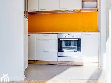 Aranżacje wnętrz - Kuchnia: Let the Sunshine In - Warszawa - Kuchnia, styl tradycyjny - Perfect Space Interior Design & Construction. Przeglądaj, dodawaj i zapisuj najlepsze zdjęcia, pomysły i inspiracje designerskie. W bazie mamy już prawie milion fotografii!
