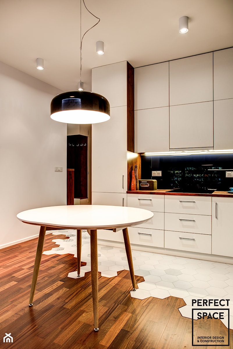 Nieszablonowo / 2 pokoje - Kuchnia - zdjęcie od Perfect Space Interior Design & Construction