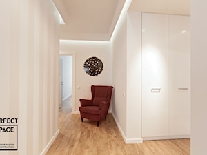 Bordo na salonach / 78 m Warszawa - Hol / przedpokój, styl minimalistyczny - zdjęcie od Perfect Space Interior Design & Construction