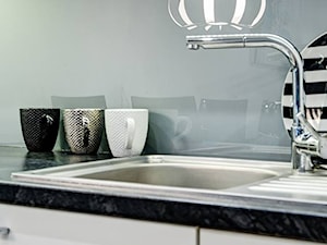 Między bielą z czernią... - Kuchnia, styl nowoczesny - zdjęcie od Perfect Space Interior Design & Construction